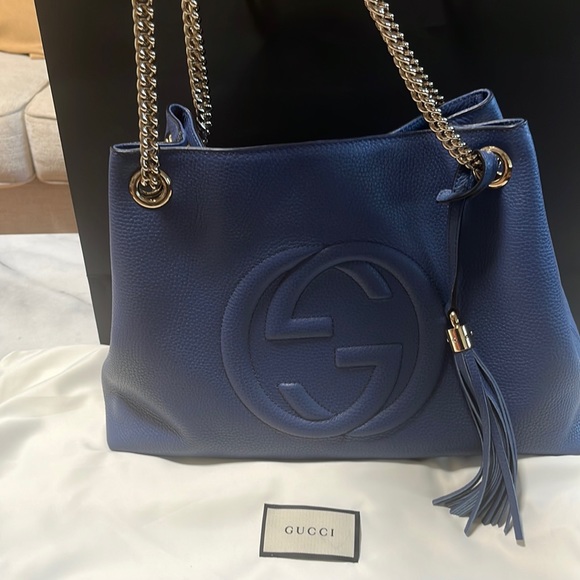 Gucci Handbags - Gucci SoHo tote